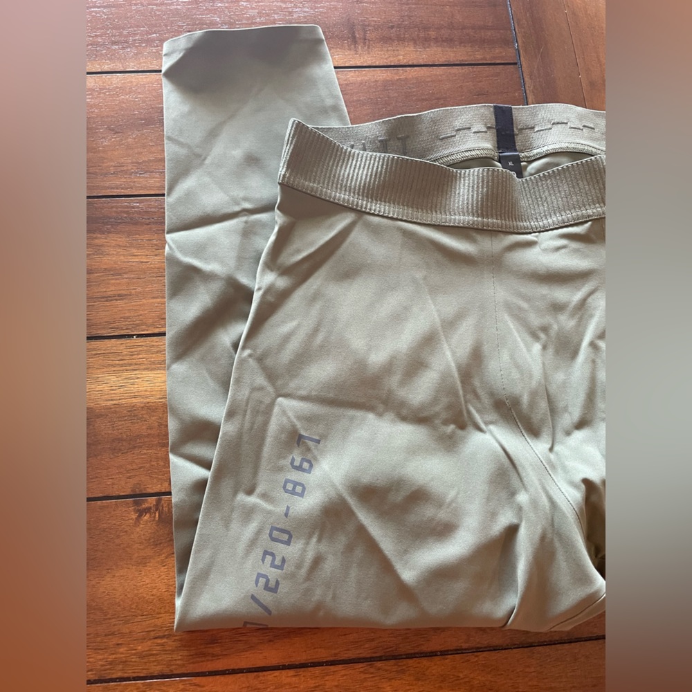 Lululemon License to Train Tight 21” in OLIVE GREEN